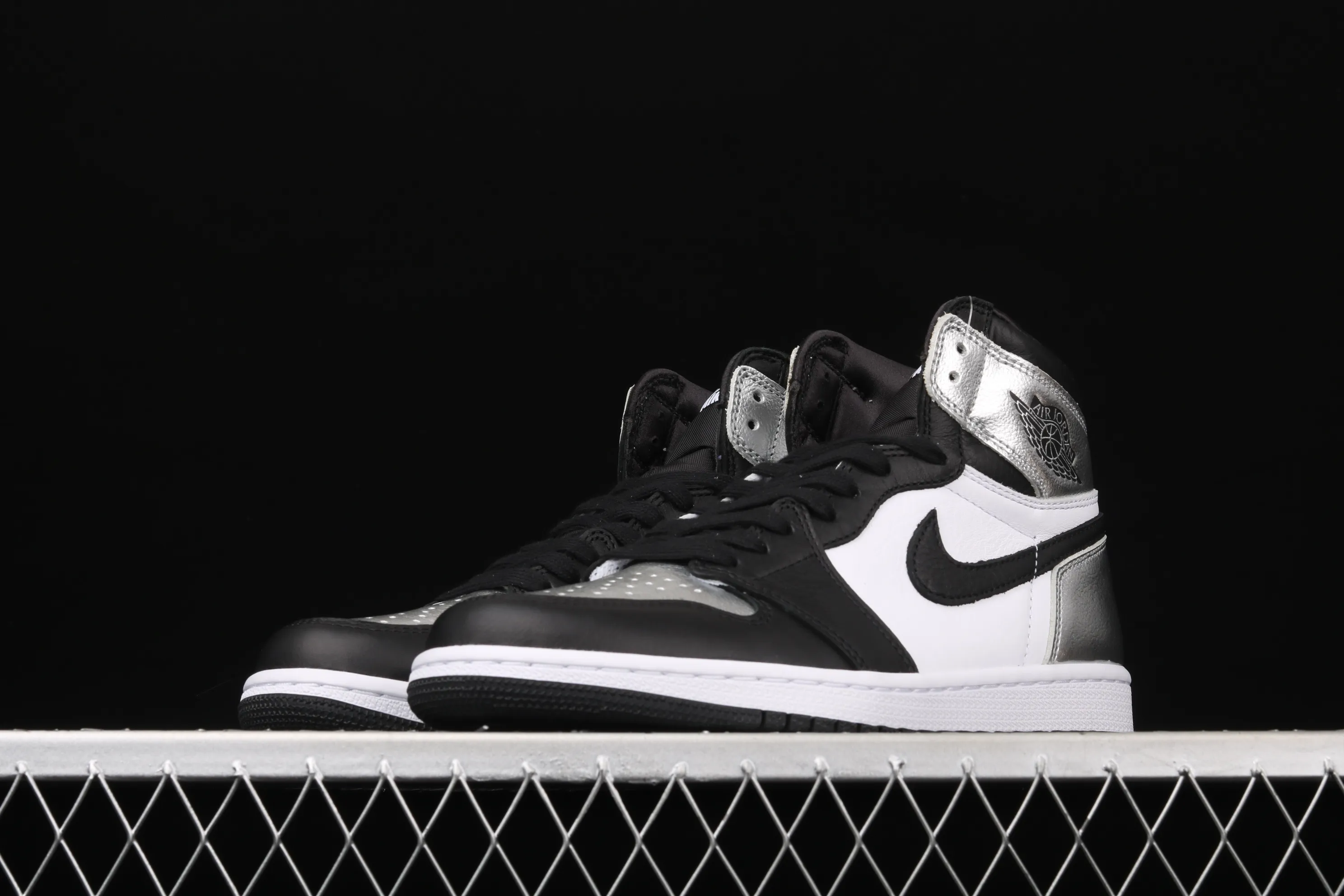 All categories Air Jordan Jordan series basketball shoes Air Jordan 1 High Air Jordan 1 High OG Wmns "Silver Toe" AJ1 Joe 1 metallic black silver silver toe CD0461-001